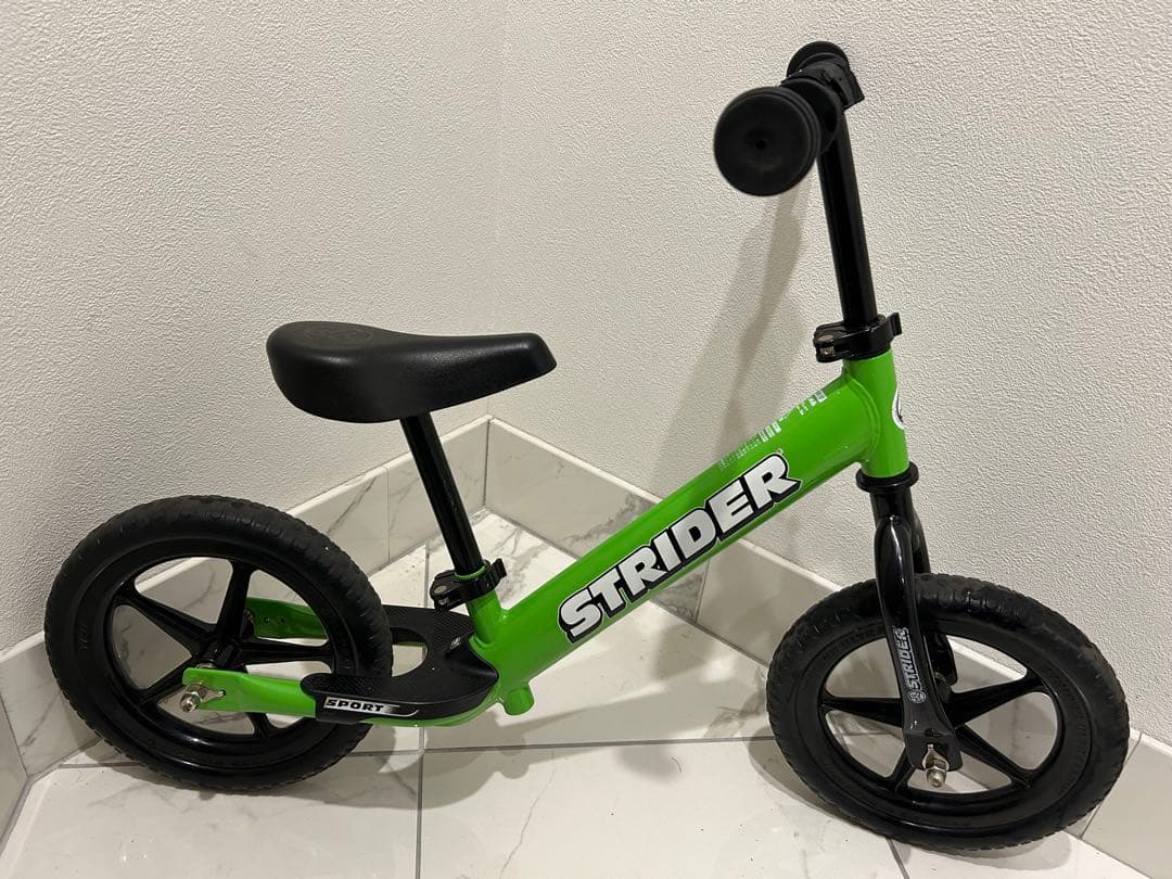 STRIDER スポーツ バランスバイク グリーン