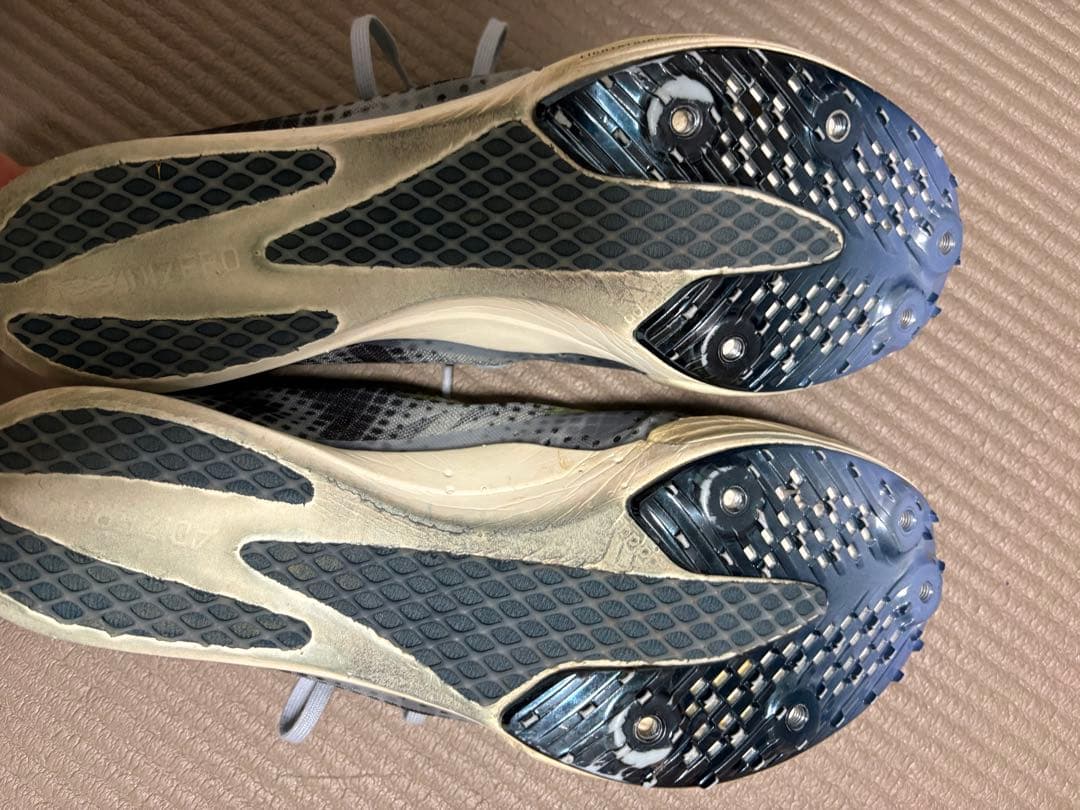ADIZERO スパイクシューズ グレー/イエロー