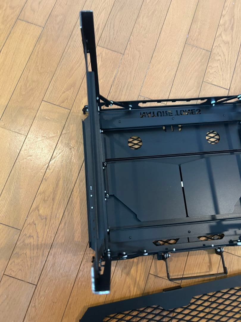 THE CURTIS TABLE カーチステーブル
