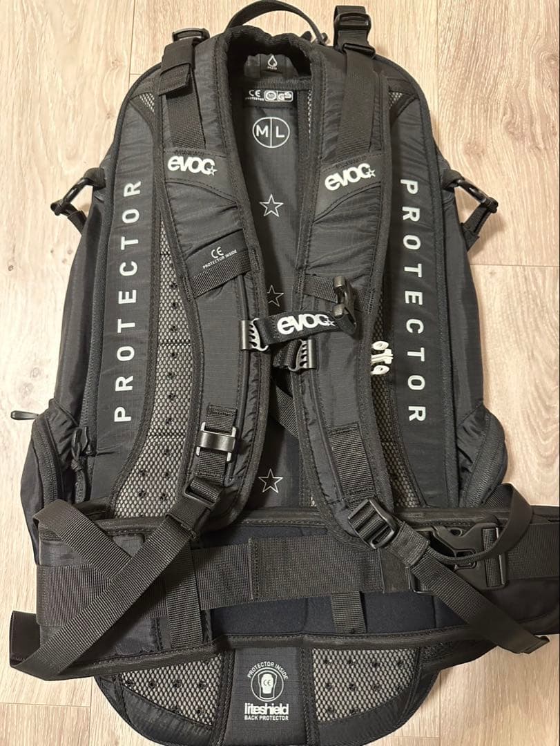 EVOC FR TRAIL M/L プロテクターバックパック　トレイル　黒