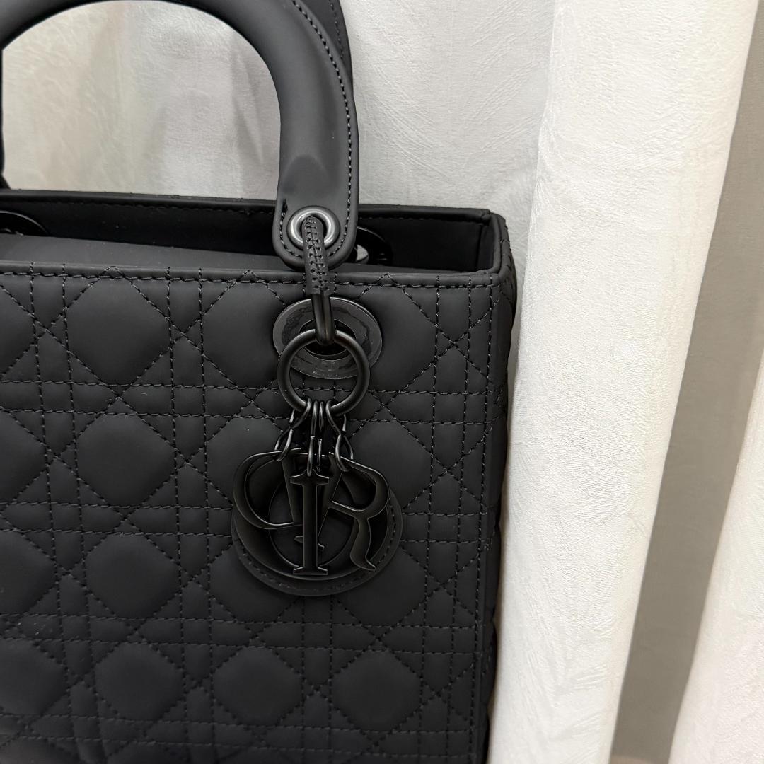【早い者勝ち】Dior ブラックキルティングショルダーバッグ