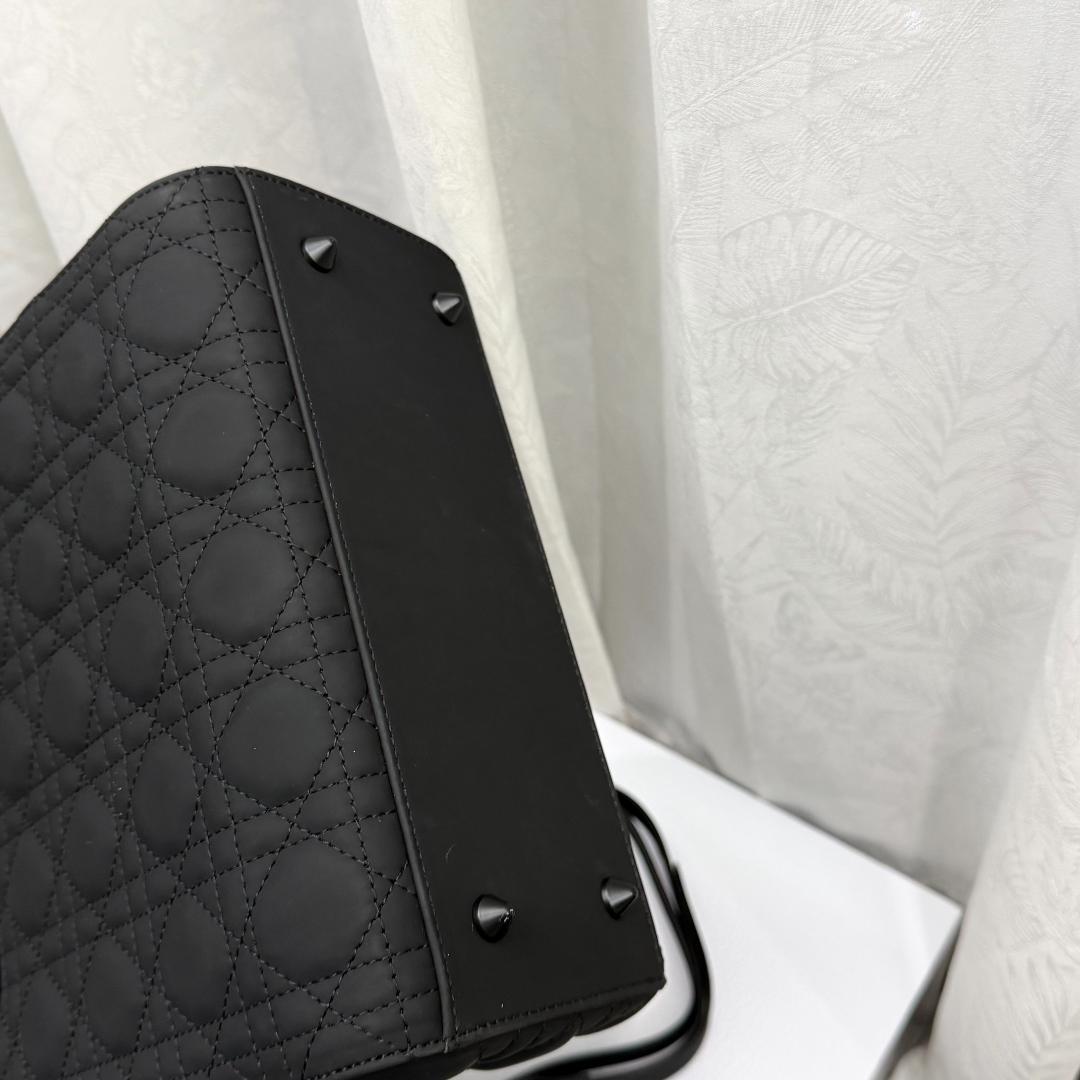 【早い者勝ち】Dior ブラックキルティングショルダーバッグ