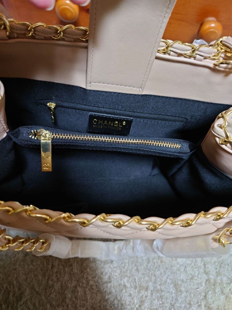 CHANELノベルティ ベージュ キルティング チェーンバッグ