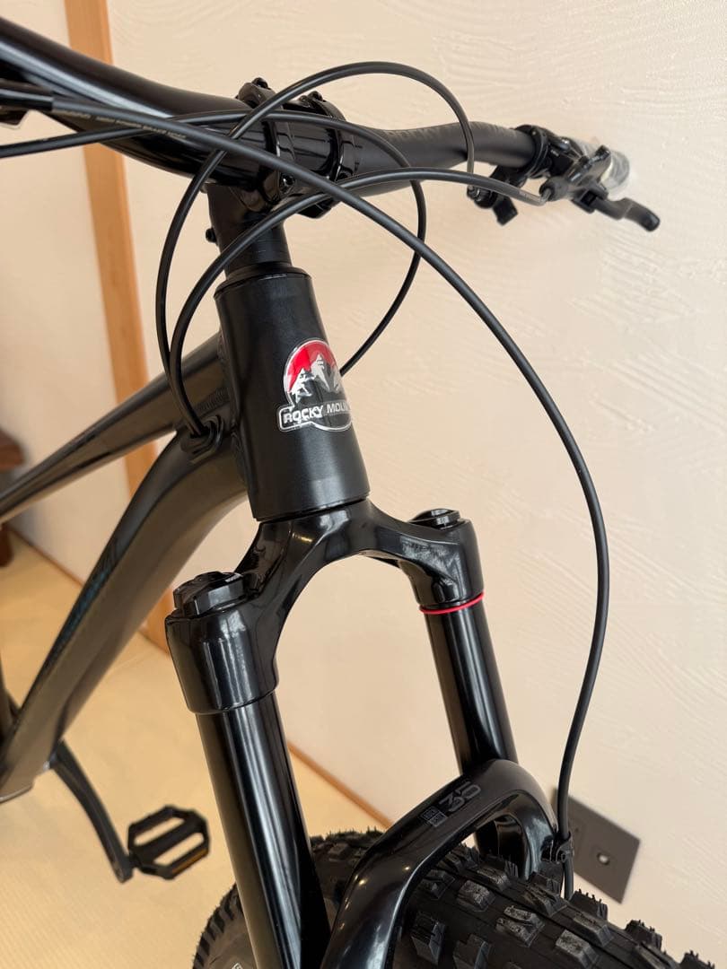 超美品【R7年12月納車　新品未使用】マウンテンバイク　ロッキーマウンテン　MD