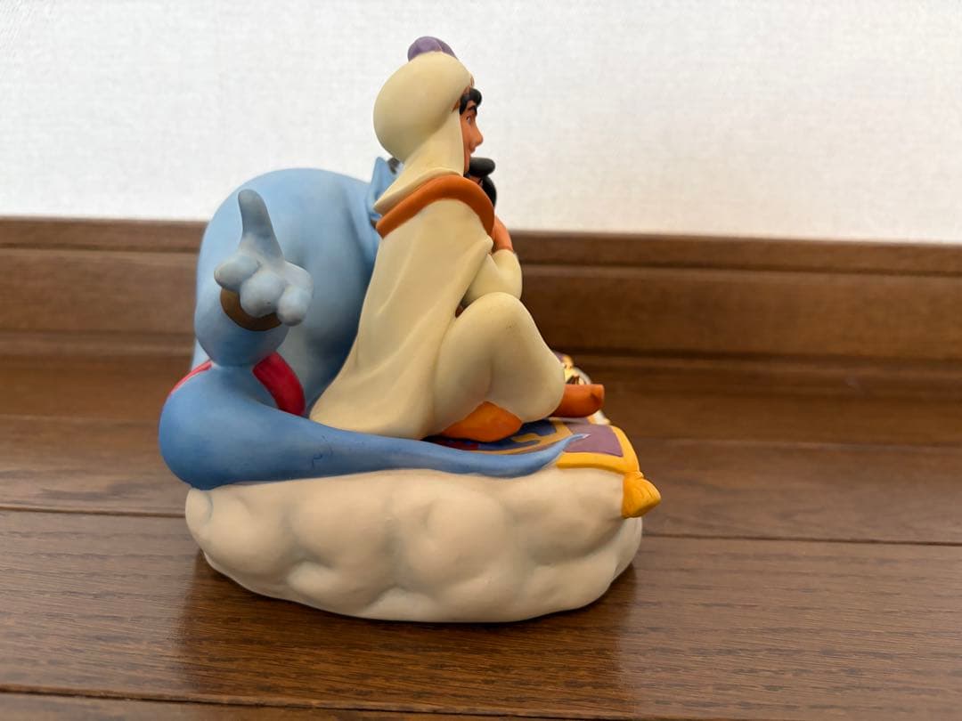 東京ディズニーランド　アラジン ジャスミン ジーニー 陶器製の置物