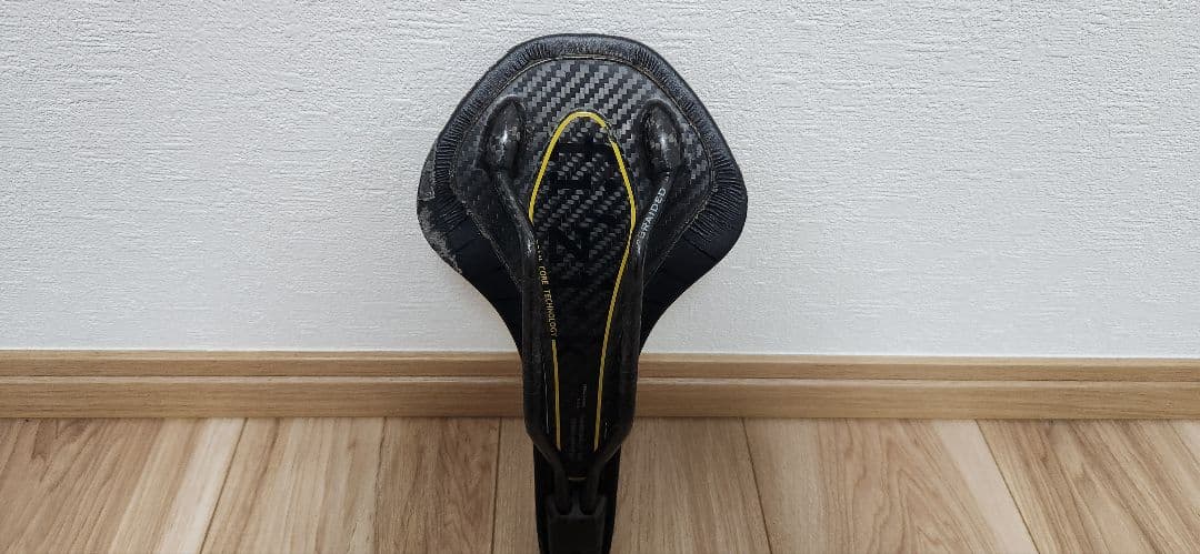 カーボンサドル　FIZIK ANTARES 00　アンタレス 00
