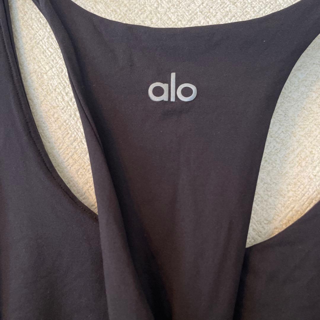 alo ブラック ヨガタンクトップ