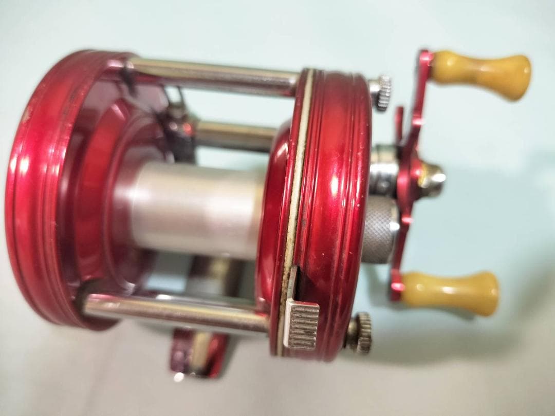 ★アブガルシア　アンバサダー5000　ビンテージ　リール　レッド