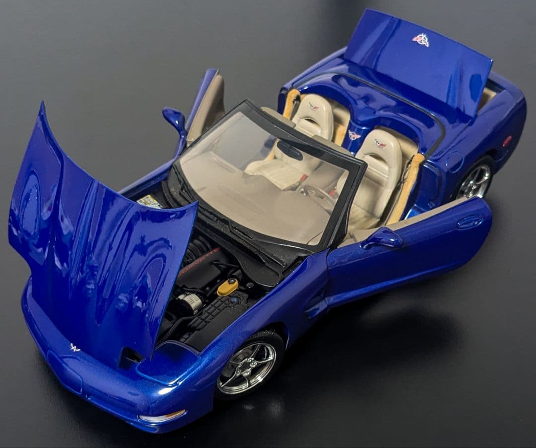 AUTOART シボレーコルベットC5コンバーチブル 1/18