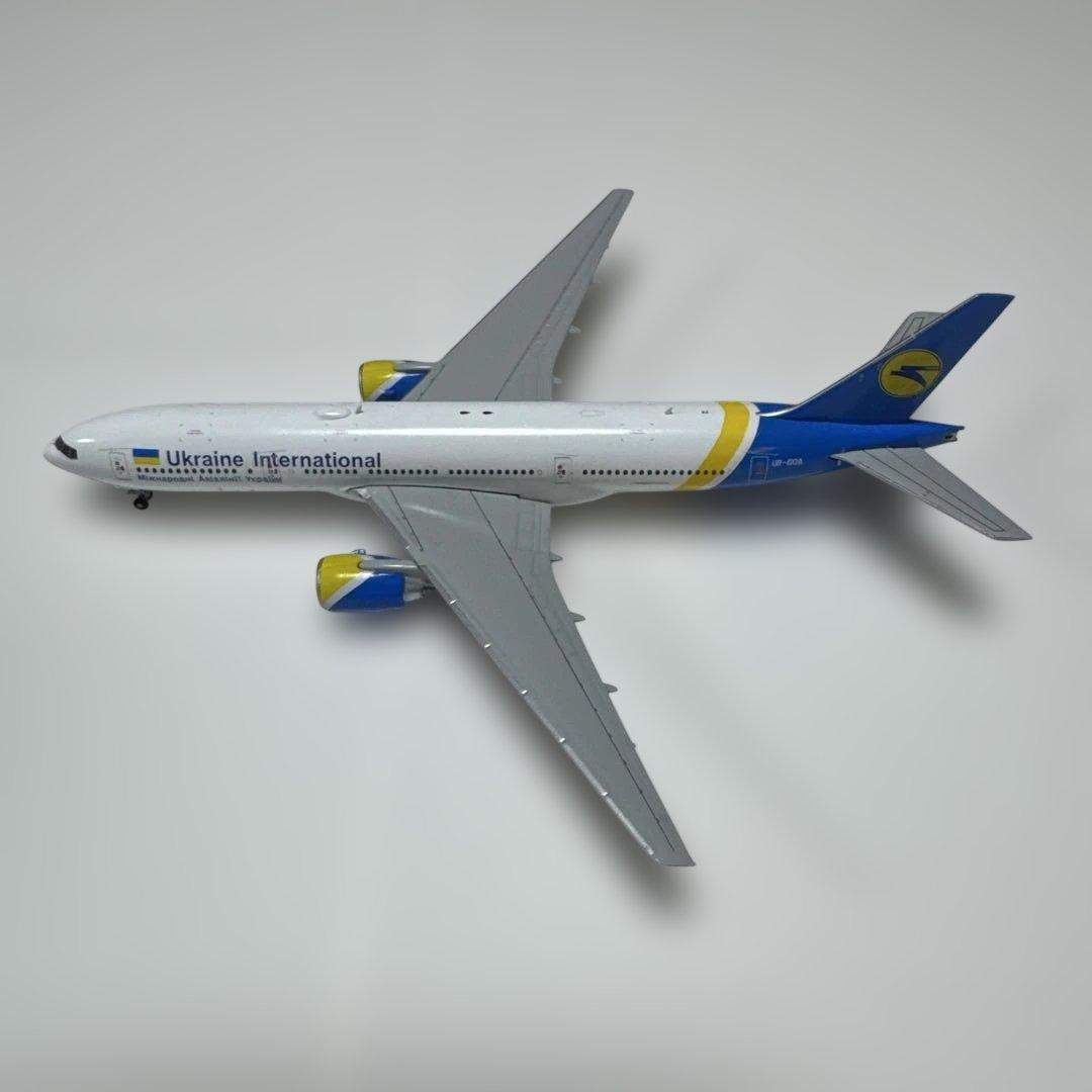国際航空　B777-200ER UR-GOA