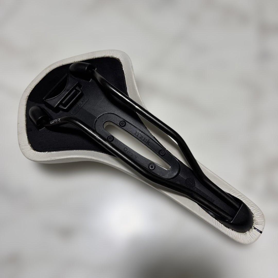 fizik Antares R3 ホワイトサドル k:ium レール フィジーク