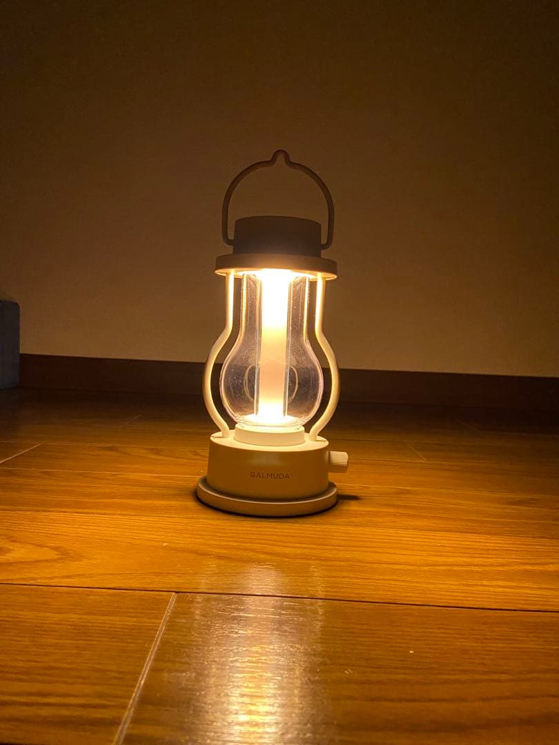 バルミューダ ランタン ホワイト 動作確認済み 美品 純正充電器付