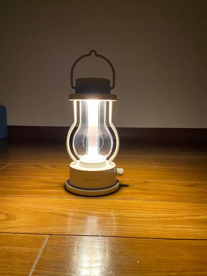 バルミューダ ランタン ホワイト 動作確認済み 美品 純正充電器付