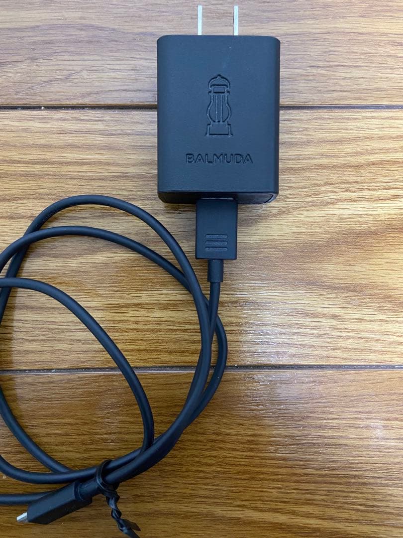 バルミューダ ランタン ホワイト 動作確認済み 美品 純正充電器付