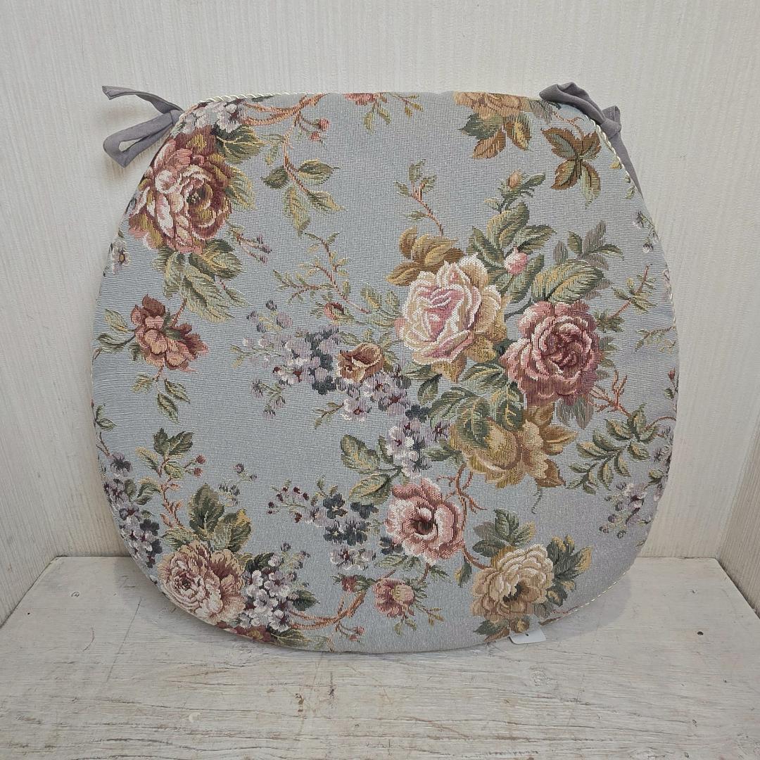 +i 【4個セット】新品 大判 バテイ クッション 紐付き 薔薇 ローズ 馬蹄