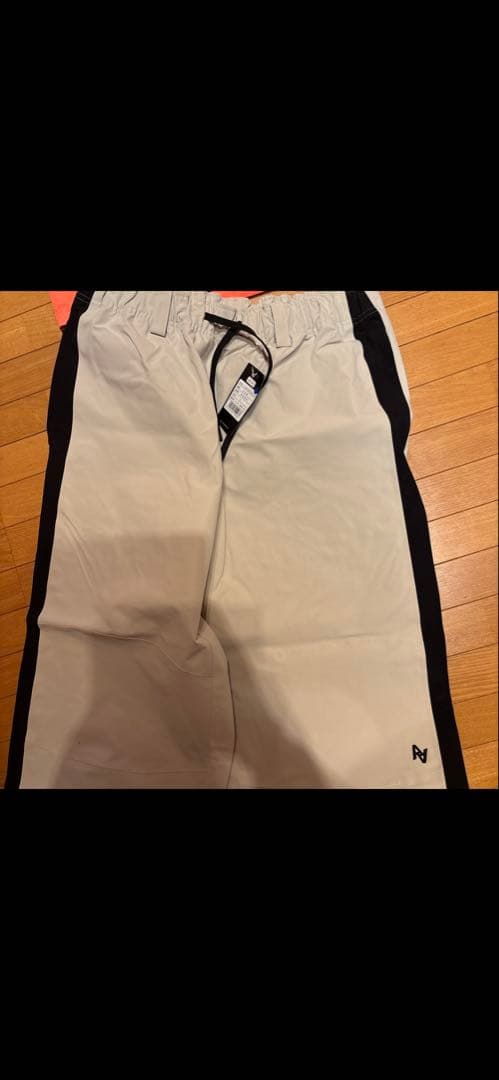 Burton オレンジジャケットとホワイトパンツセット