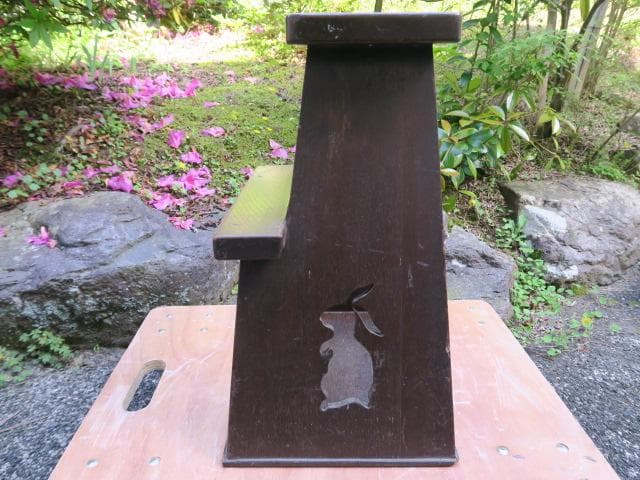 【昭和レトロ】木製ステップ台 うさぎマーク切り抜き 踏台 ディスプレイ