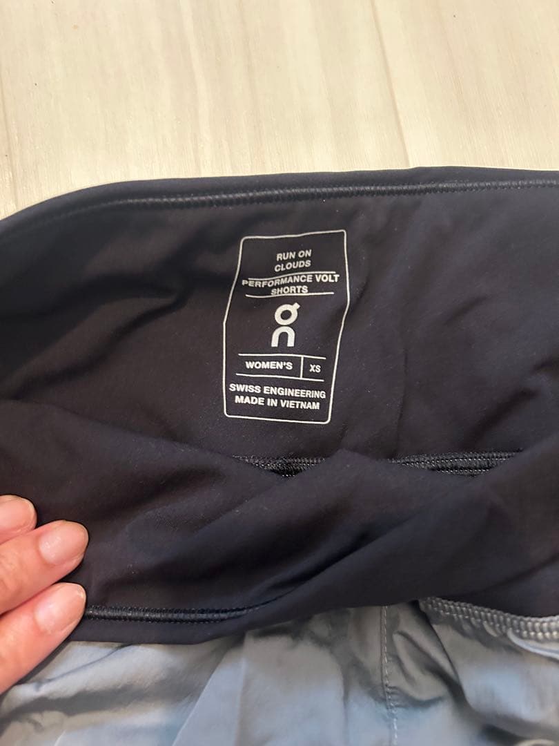 On Performance Volt Shorts オン　ランニングショーツ