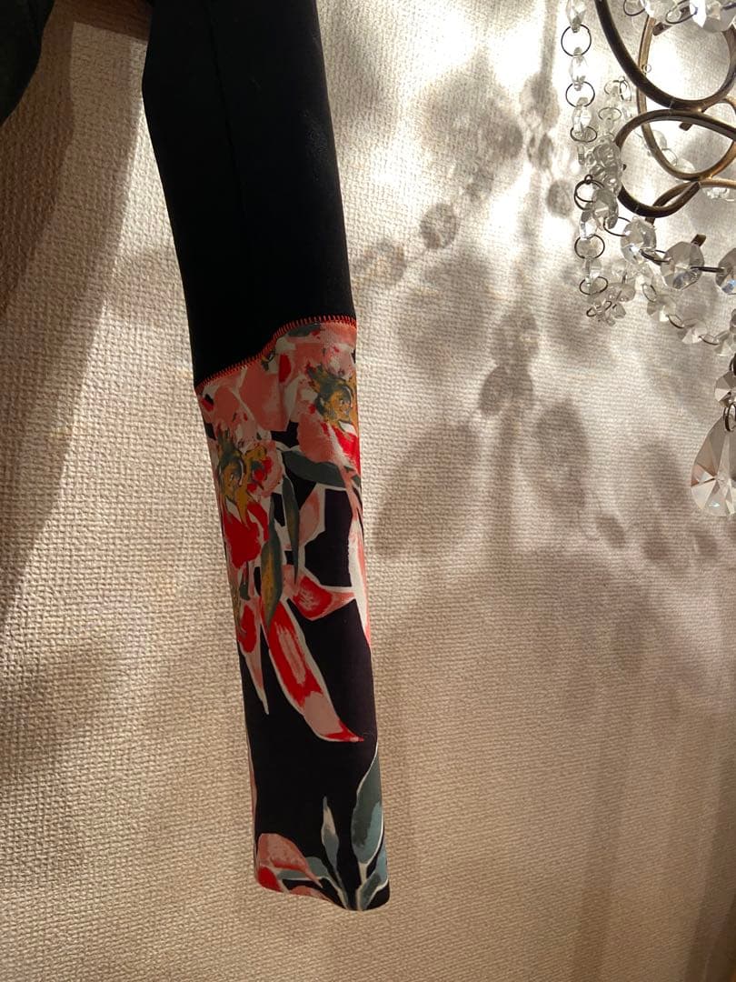roxyタッパーフロントジップ花柄
