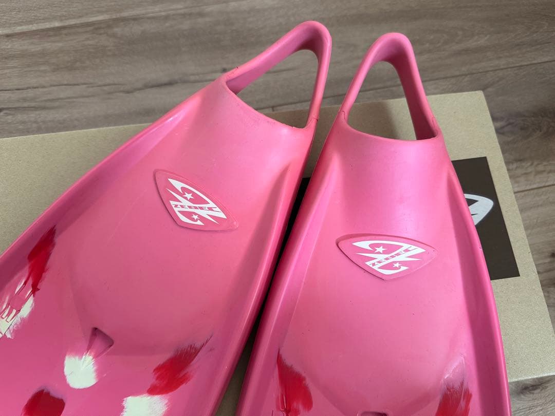 新品未使用　ZEBEC♡ゼベック フィン ドットローズピンク ボディボード　M