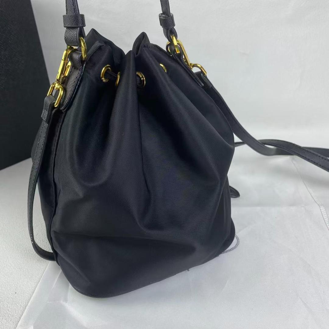 美品 PRADA ノベルティショルダーバッグ バケットバッグ