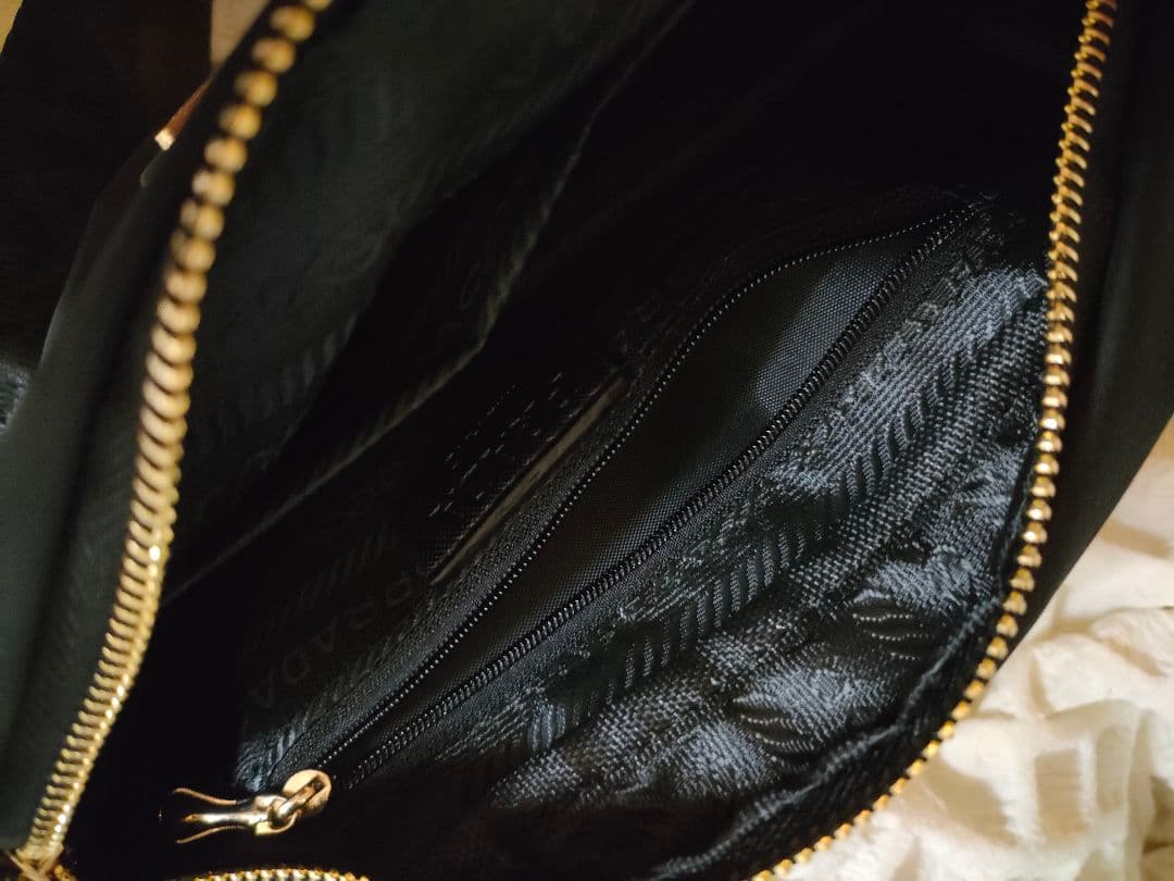 PRADA　ノベルティ　ショルダーバッグ　ポーチ
