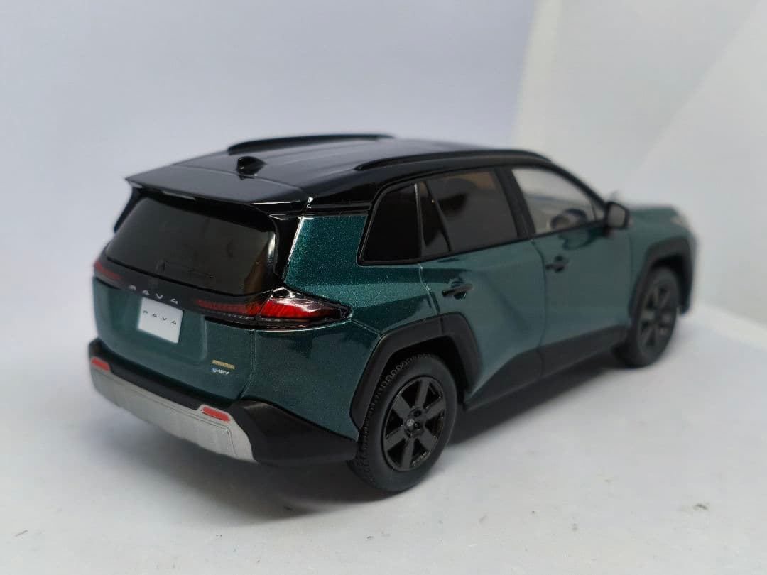 トヨタ　RAV4　Adventure　カラーサンプル　1/30　ミニカー　緑