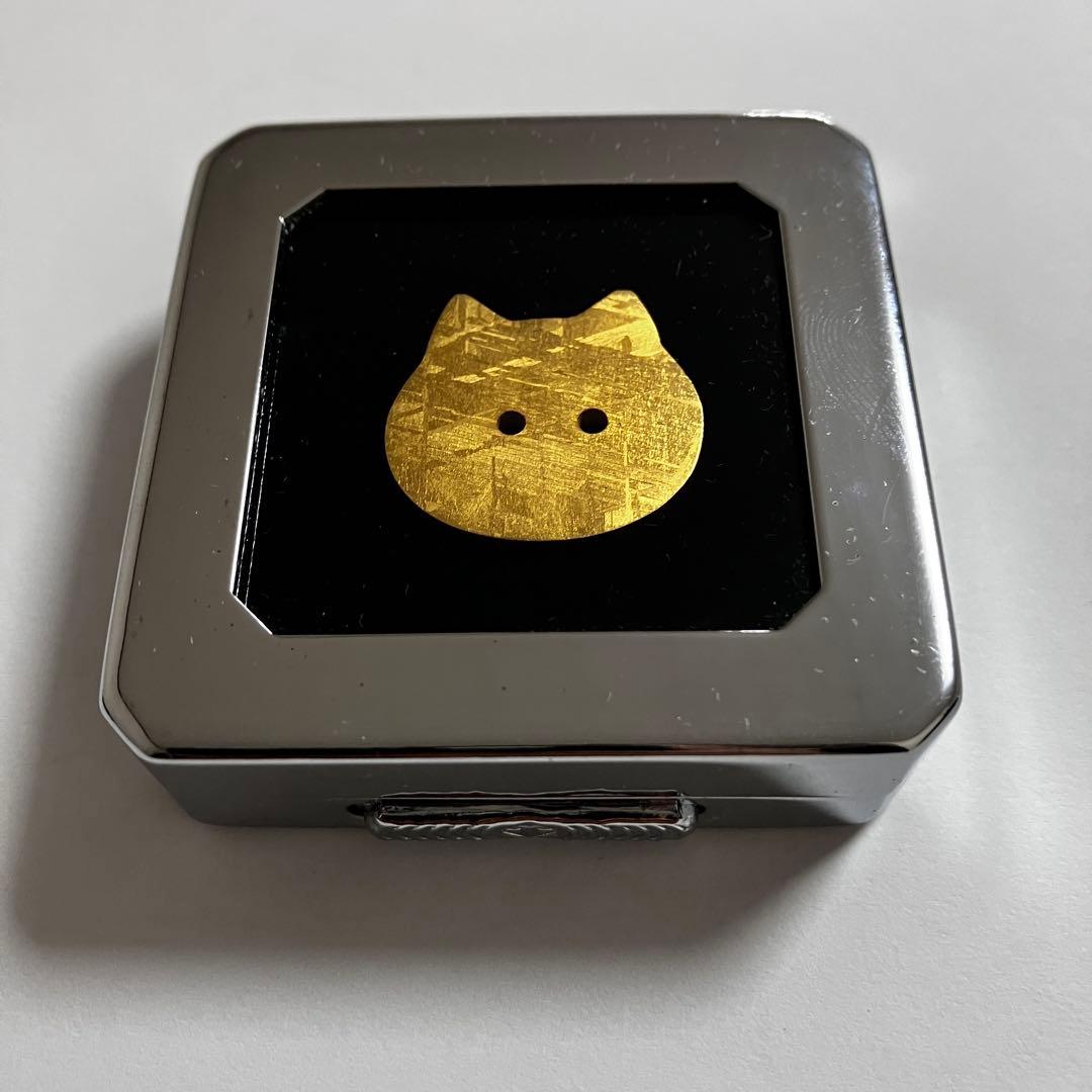 金の招き猫　ギベオンお守り　ネコ　9.4g　【24金メッキ】紹運猫　宇宙村