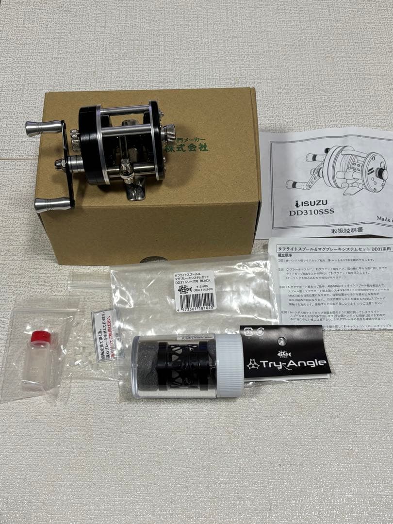 五十鈴工業 DD310SSS Black/Silver ISUZU スプール付き