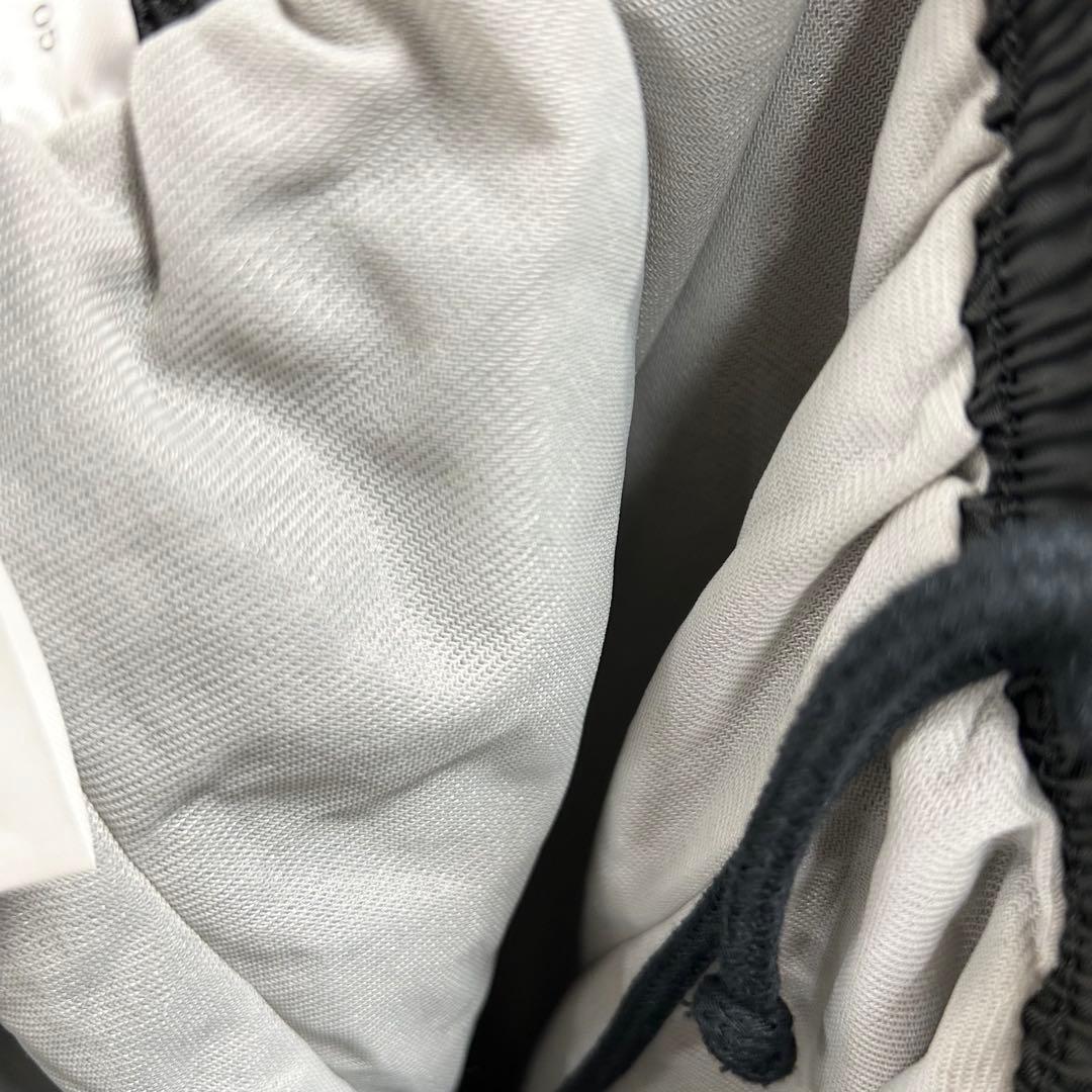 新品未使用　adidas ストライプジャージパンツ 黒