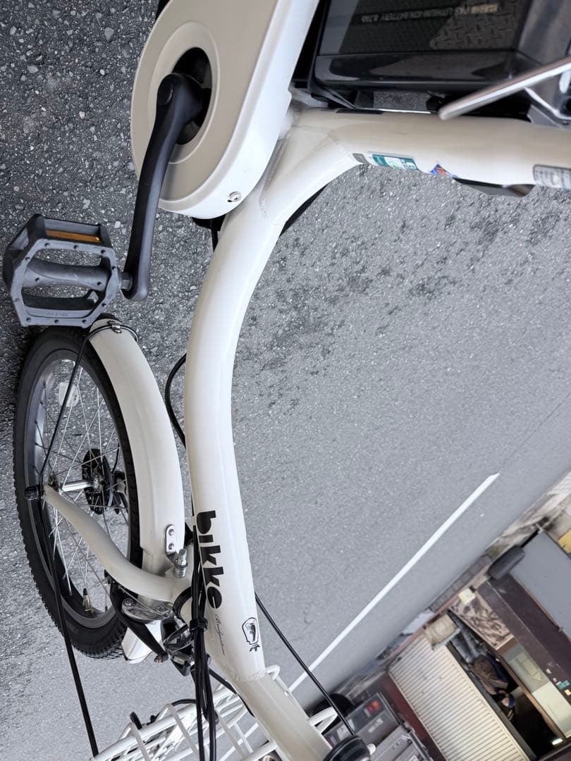 子供乗せ　ブリヂストン　電動アシスト自転車 チャイルドシート付き ホワイト