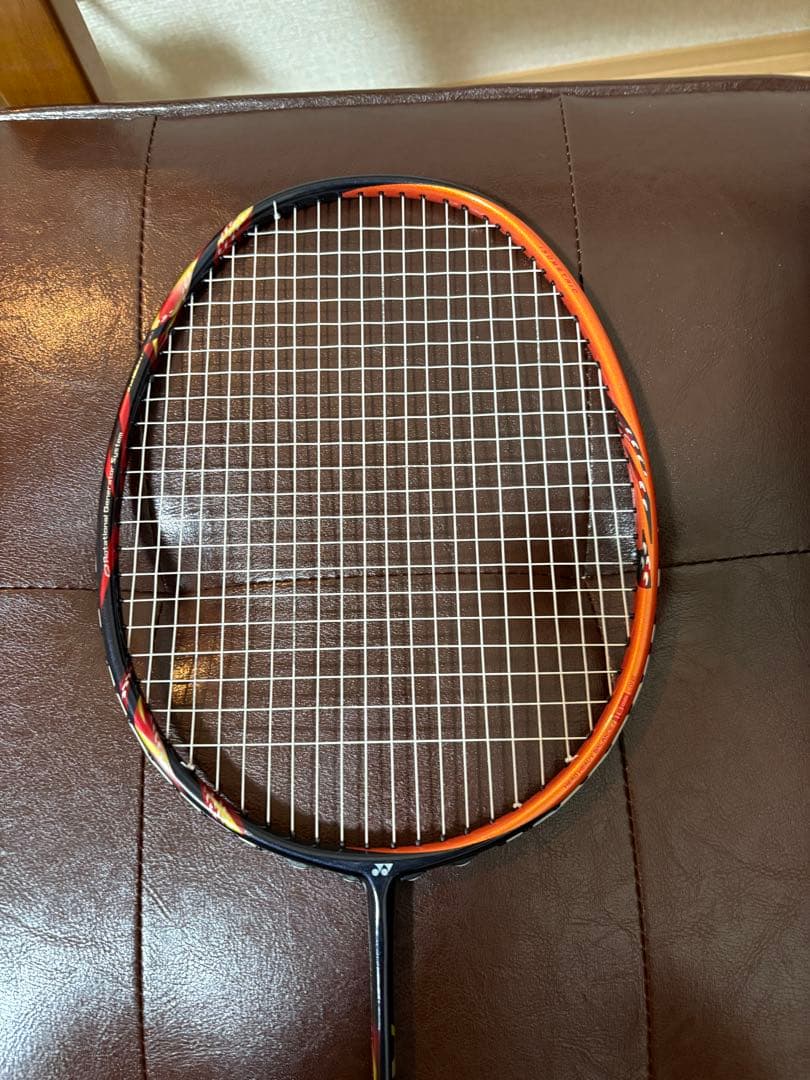 ヨネックス　YONEX アストロクス 99 桃田カラー 4UG5