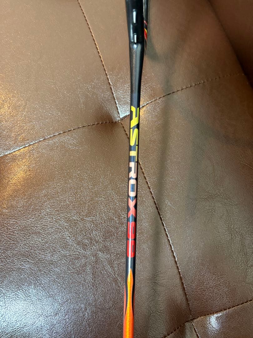 ヨネックス　YONEX アストロクス 99 桃田カラー 4UG5