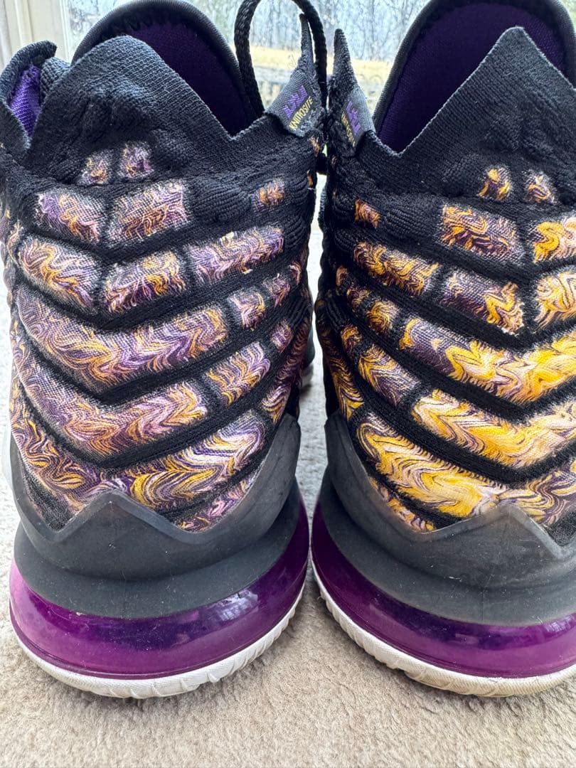 Nike LeBron 17 ブラック/パープル