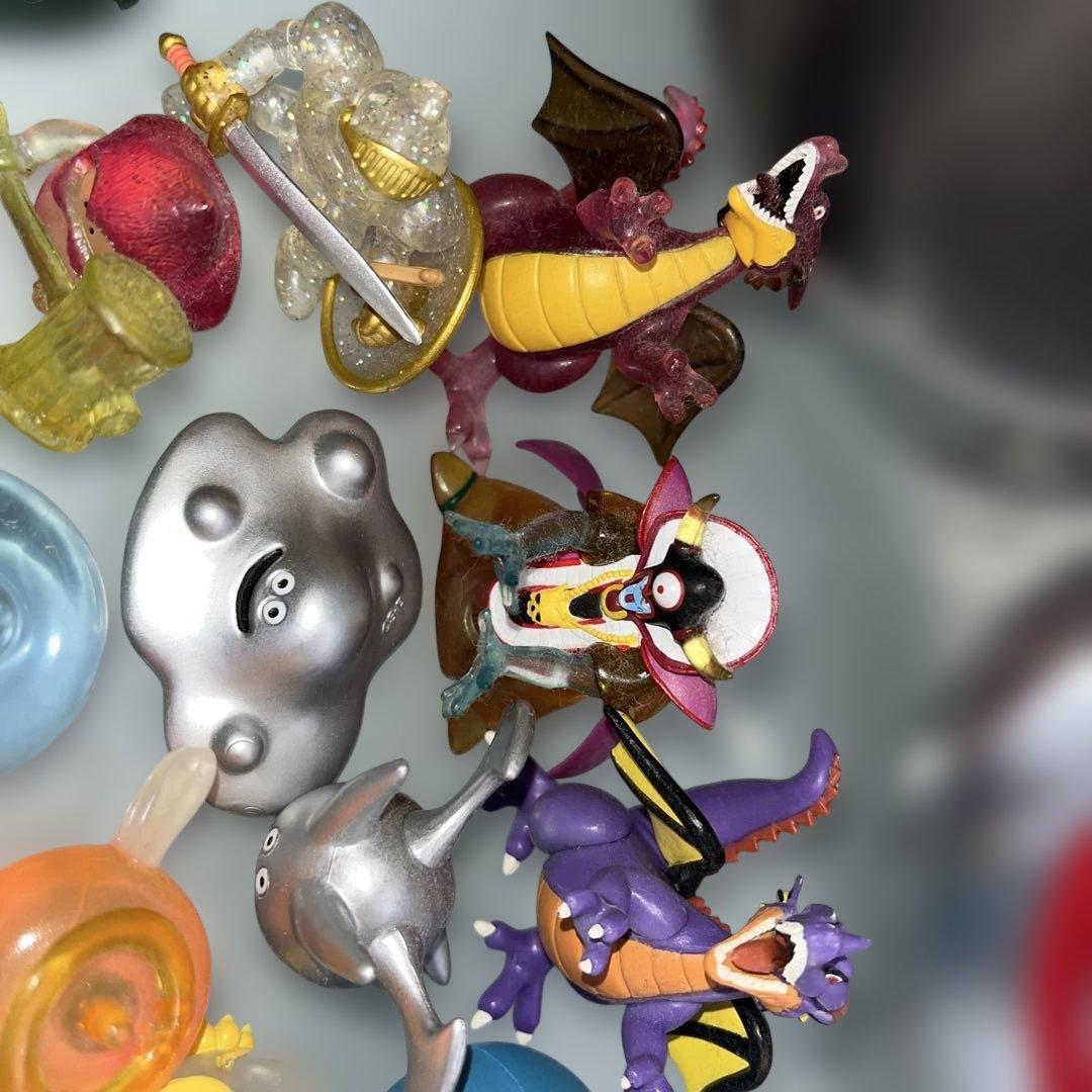 ドラゴンクエスト メタルスライム缶　＋　フィギュア25体