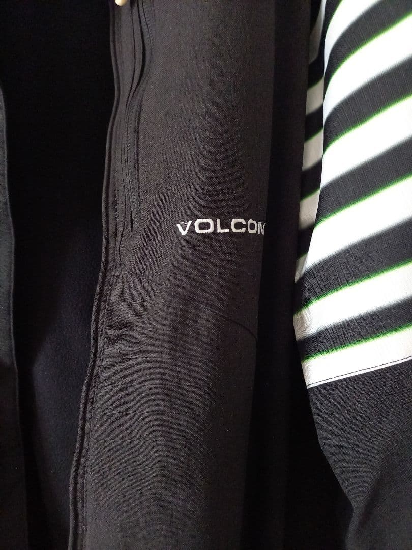 新品同様VOLCOM スノーボードウェア メンズジャケットブルゾンスキーウェア
