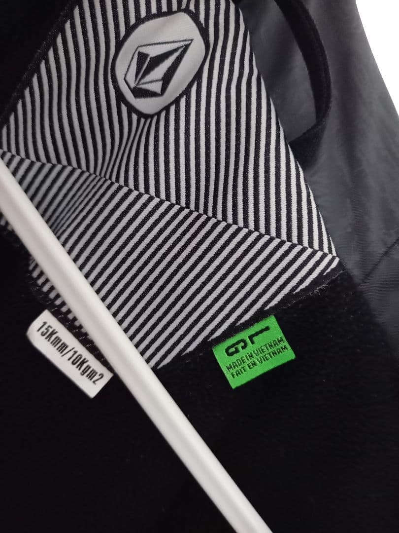 新品同様VOLCOM スノーボードウェア メンズジャケットブルゾンスキーウェア