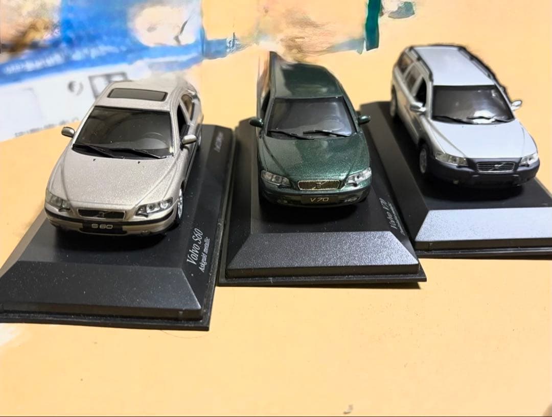 Volvo V70 XC ミニカー ディーラー限定版 1/43