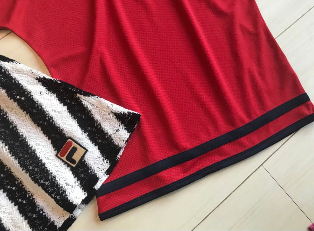 美品＊FILAフィラ＊レースのフレアースコートと赤のゆったりトップス上下セット