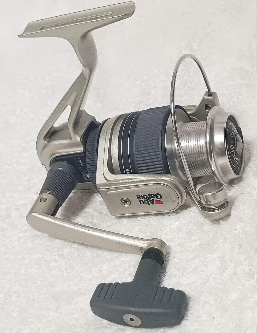 ABU GARCIA CD-3000 S4 センタードラグリールなんと新品