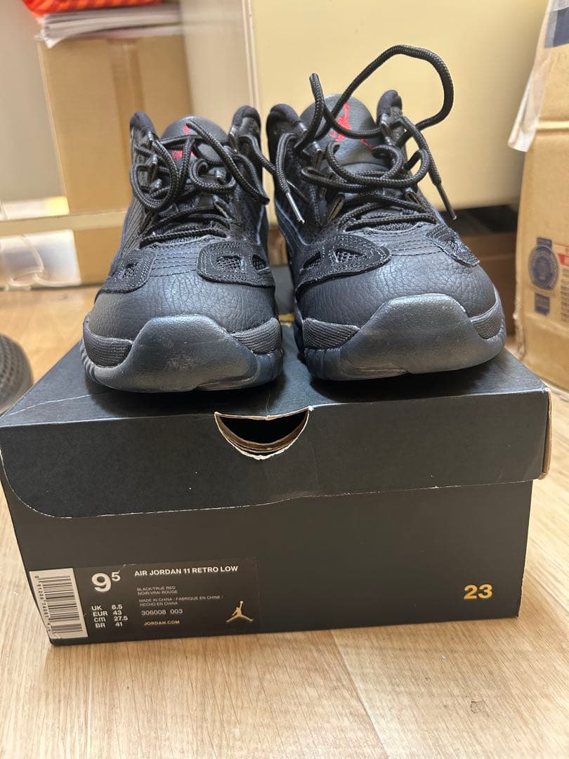 Jordan 11 retro lowバスケットボールシューズ ブラック/レッド