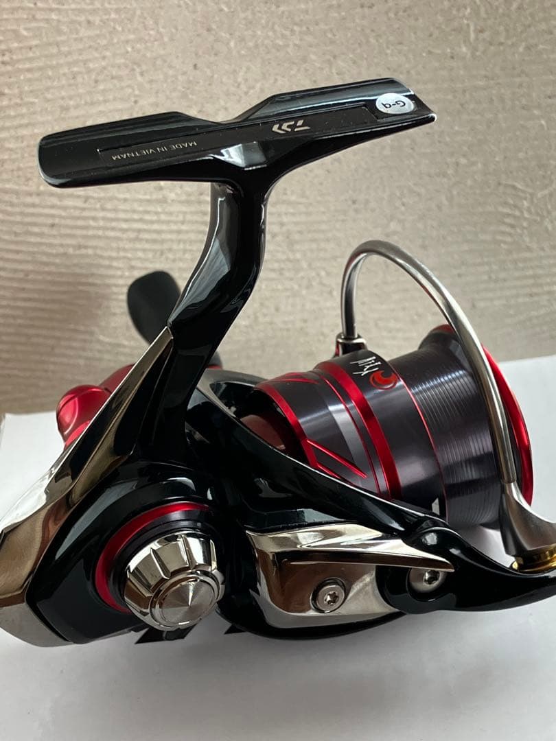 美品DAIWA スピニングリール 18月下美人MXLT 2000Sアジング海釣り