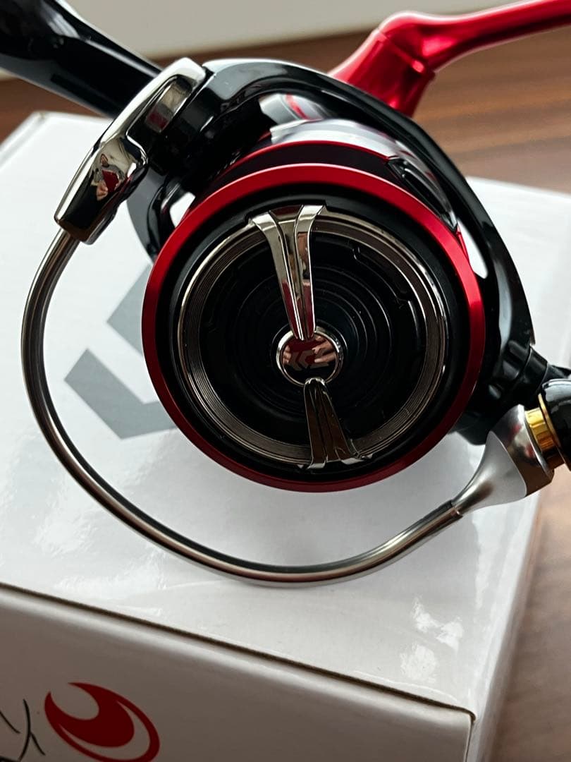 美品DAIWA スピニングリール 18月下美人MXLT 2000Sアジング海釣り