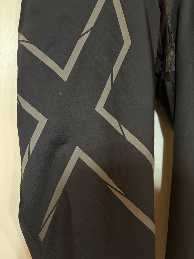 2XU ライトスピード・ミッドライズ・コンプレッションタイツ