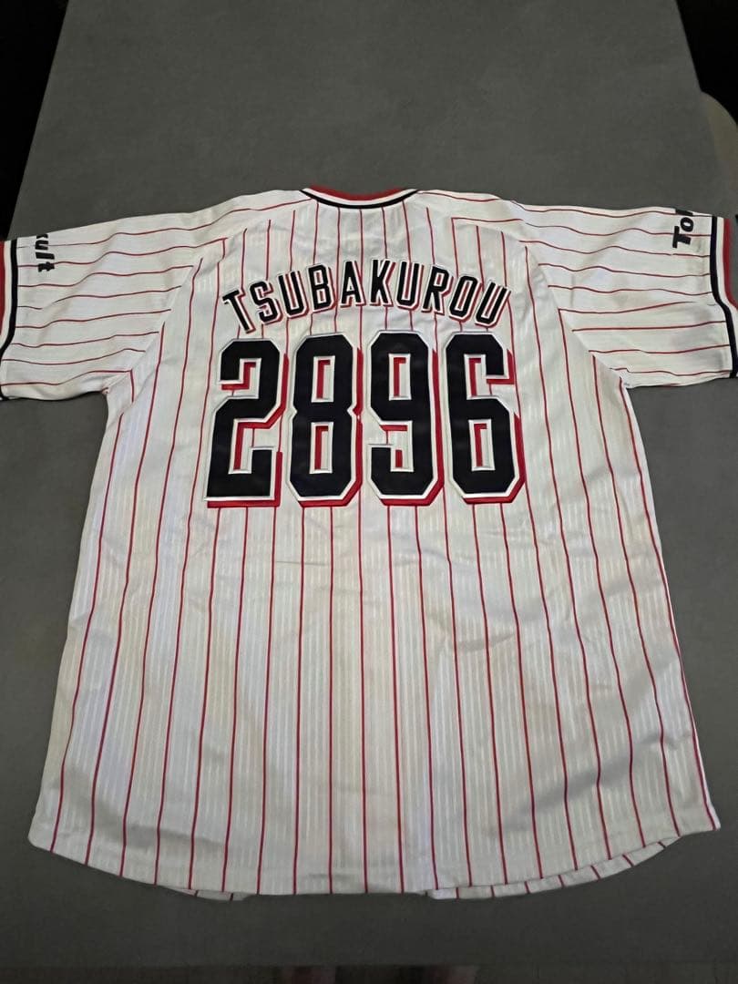 【美品】 ヤクルト　スワローズ　ユニフォーム　2896 つば九郎　M