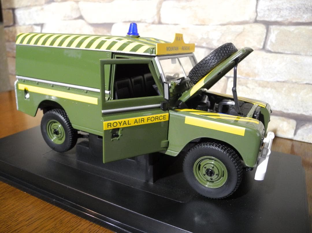 イギリス空軍・レスキュー仕様 Series III ミニカー 1:18