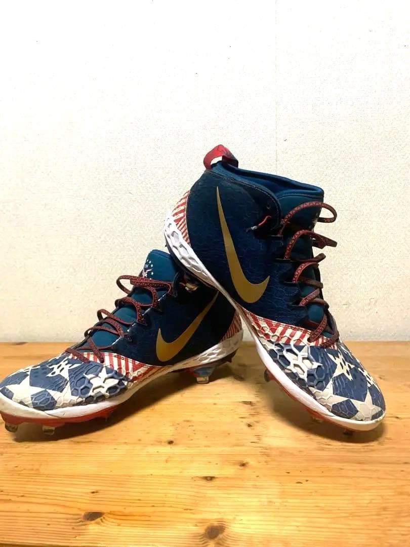 Nike アメリカ国旗デザイン スパイクシューズ
