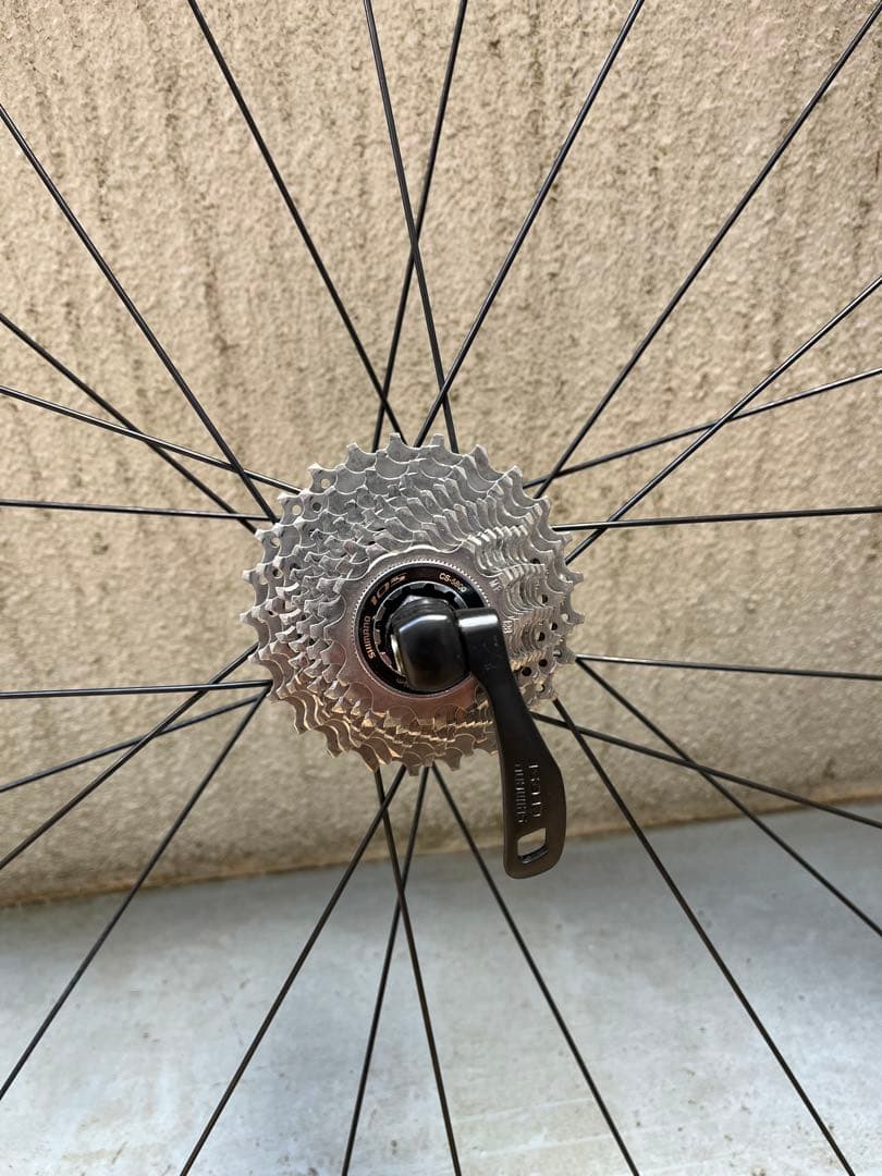 SHIMANO RS010 クリンチャー リアホイール 105スプロケット付き