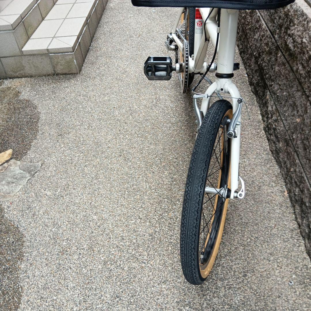 Escape Mini 3 ホワイト 小径自転車 前カゴ付き