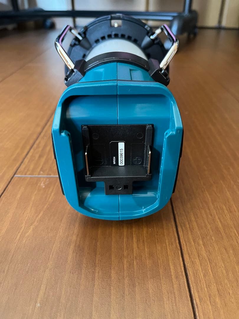 M*n様 美品　箱無しMakita マキタ MR054 充電式付ラジオランタン